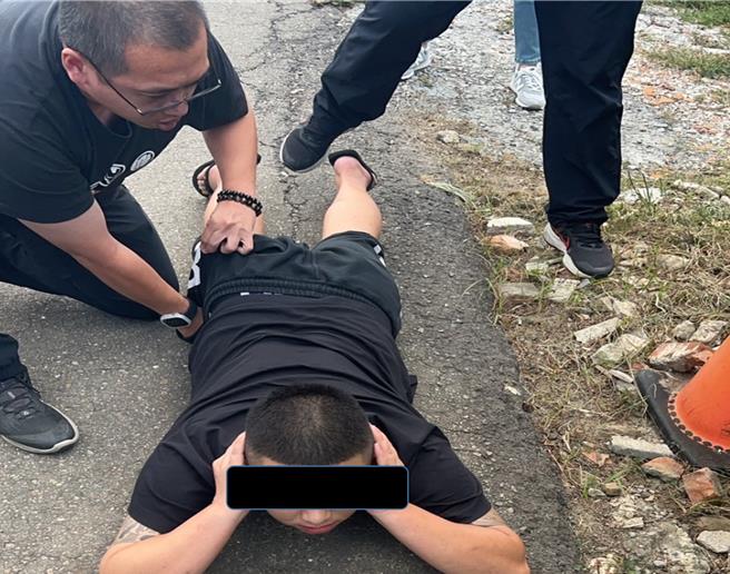 诈骗集团以投资未上市股票为由，诓骗受害者4900多万元，云林地检署10日表示诈骗集团勾结银行经理、租赁车行负责人，办案人员共逮捕24人，全案依《组织犯罪条例》等罪嫌提起公诉。（云林地检署提供／张朝欣云林传真）