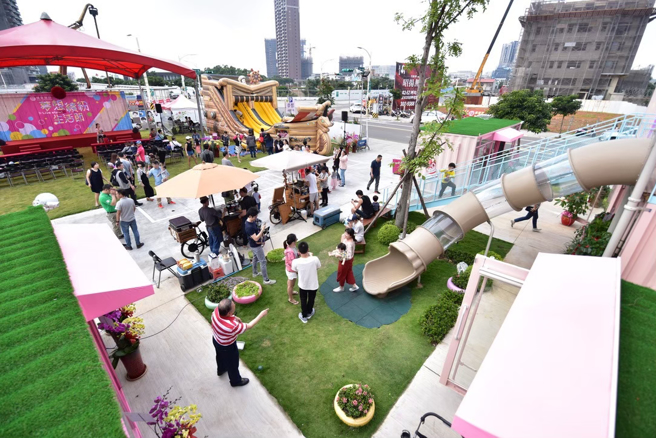 信義代銷攜手福倉建設機構，於10月5日在桃園風禾公園大草地舉辦「福倉家族公益生活節」。（圖為福倉建設2018年夢想繽紛生活節）（圖/信義代銷 提供）

