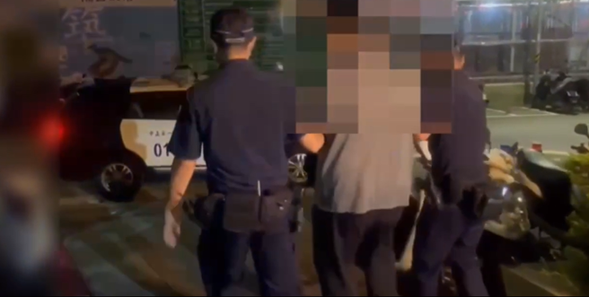 北市台大醫院內的超商日前發生一起竊盜案。（李文正翻攝）