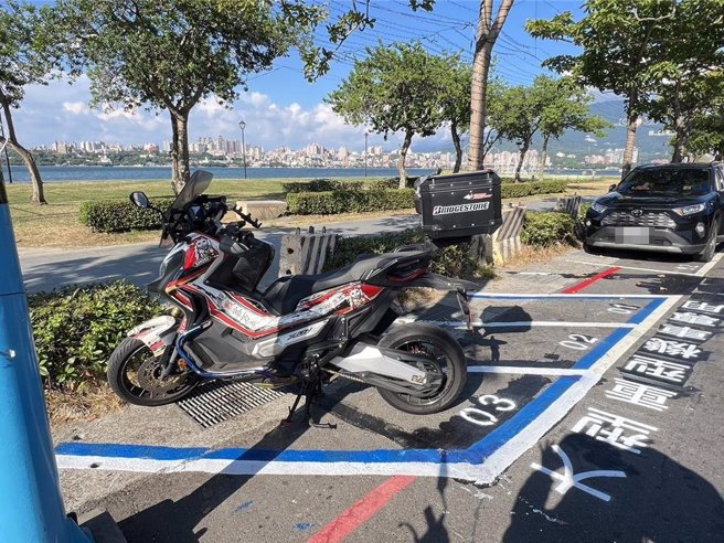 新北5區試辦路邊重機專用停車格，4小時30元。（新北市交通局提供）