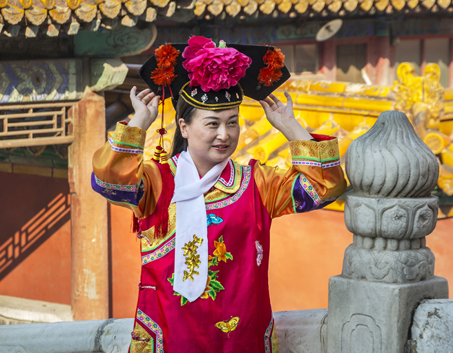 不同品級的妃子，龍華的材質、尺寸和長度也有所不同，嬪妃們只能根據自己的身份地位，穿戴正確的白絹。（示意圖：Shutterstock／達志）