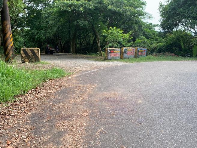 基隆市大武崙山区今年5月11日清晨一名年约30岁的泰籍女子被友人发现陈尸在草丛中，今日基隆地检署宣布侦查终结，将死者雇主林女依涉犯刑法杀人罪提起公诉。图为案发现场。（徐佑升摄）