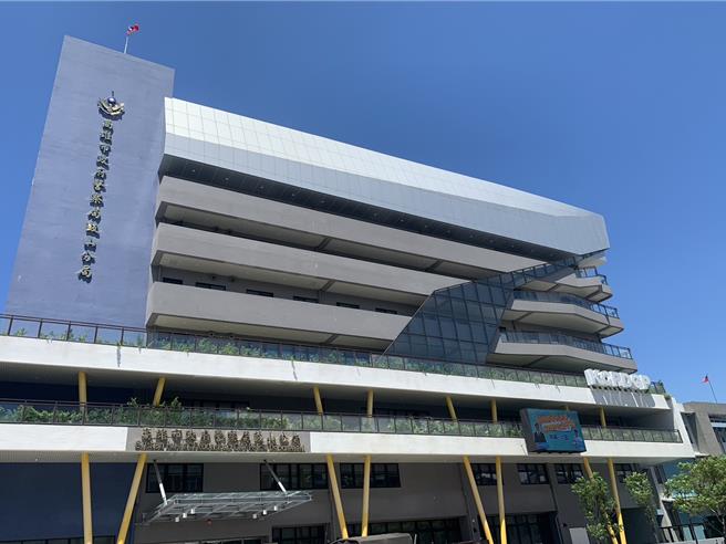 通過國際認證完成永續發展報告的鼓山警分局外觀。（郭良傑攝）