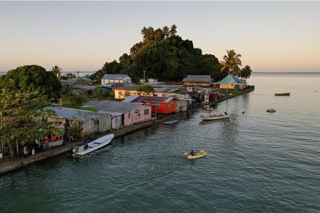 在9日向國際刑事法院提交的文件中，萬那杜、斐濟和薩摩亞3國提議修改規則，將「生態滅絕」視為與種族滅絕和戰爭罪並列的犯罪行為。圖為斐濟資料照片。（路透社）