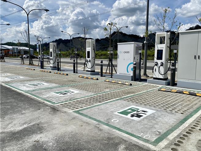 东草屯休息站充电车位。（本报资料照片）