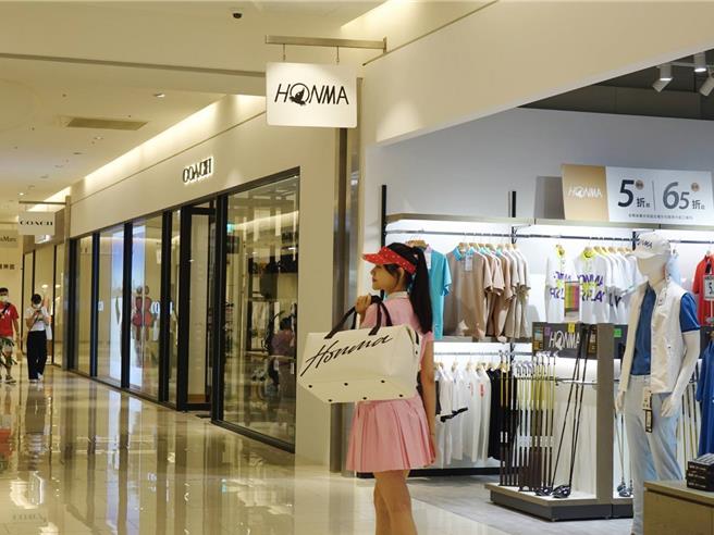 SKM Park Outlets高雄草衙憑藉小港機場優越的地理位置，成為高爾夫海外觀光客的重要一站。（SKM Park Outlets提供）