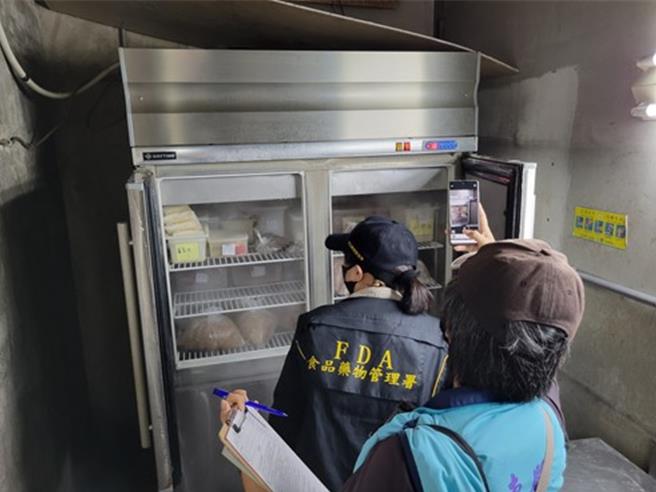 食药署联合地方政府卫生局共同执行「113年度中秋复合式专案」，于食品制造端、贩售端及餐饮业皆加强稽查。（食药署提供）