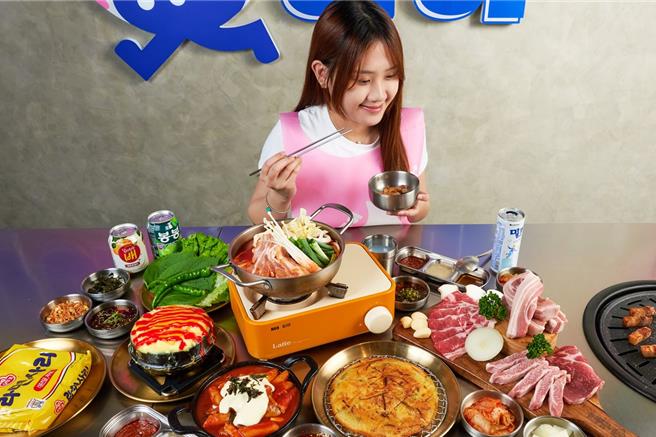 王品集團旗下「金咕」主打國產豬五花三吃和專人代烤服務，雙人套餐988元起。（王品集團提供／朱世凱台北傳真）