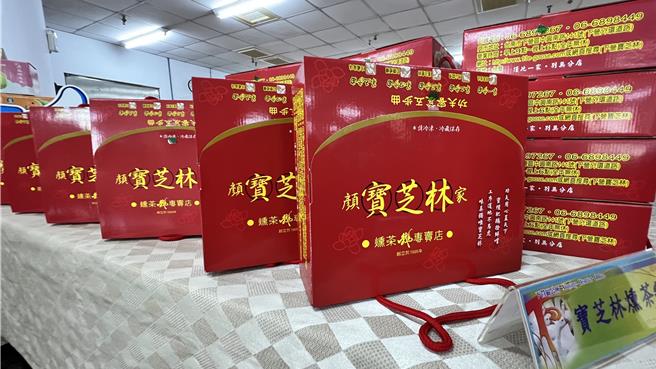 「白鹅」、「蚕桑」、「黑豆」是台南下营三宝，下营商圈近年广邀在地业者举办嘉年华，行销下营农特产品。（张毓翎摄）