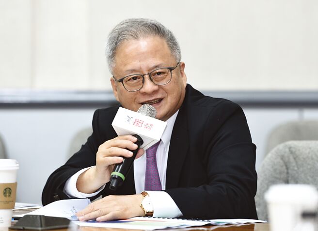 元大金控總經理翁健出席ESG高峰論壇，會中表示元大將扮演助攻企業實現永續願景的重要推手。圖／顏謙隆