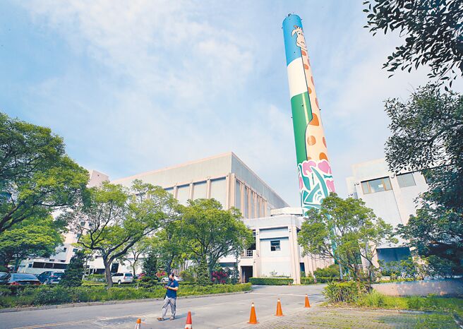 台北市木柵垃圾焚化廠的廚餘掩埋場長期飄出異味，經過風力吹散，新北市深坑區居民飽受臭氣困擾，新北市議員日前邀北市議員、雙北市環保局及廠商召開研商會議，共尋解決之道。（本報資料照片）