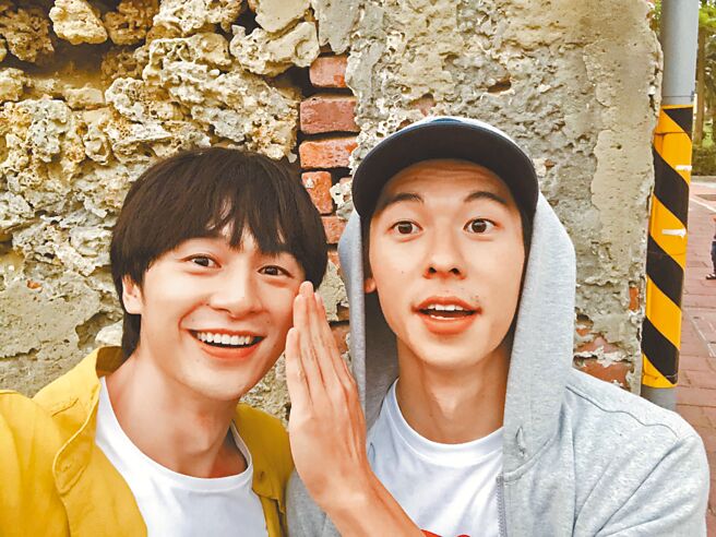 張軒睿（左）、許光漢私下是多年好友。（摘自張軒睿臉書）