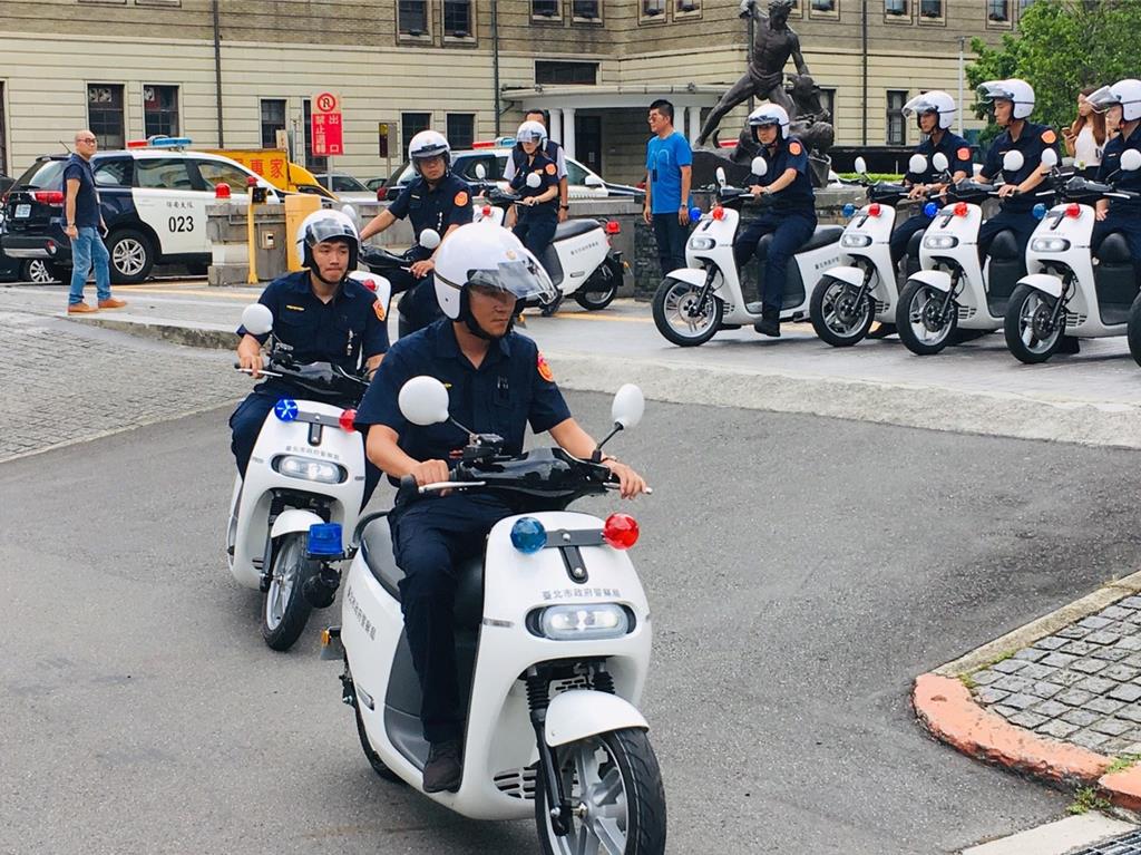 北市警局機車6成汰換為電動車 議員揭露「員警也有里程焦慮」