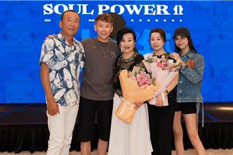 陶喆被狂喊「老公」招架不住   老婆Penny媽媽王復蓉全程目擊