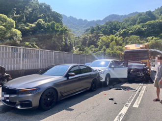 眩光效應釀禍！北市信義快速道「聯結車追撞5車」 1人傷重送醫