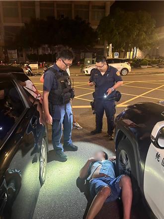 男子喝到爛醉倒路邊  好心同鄉路過求助警