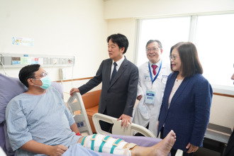 人命關天！海上緝毒腿夾斷 他躺病床仍「隔空」指揮搜救飛官