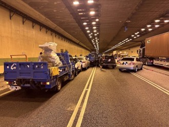 影》国三埔顶隧道车祸「15连撞」画面曝光　煞车声＋撞击声不断！