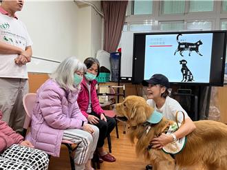 寵物治療減緩長者焦慮 每月2次提升社交能力