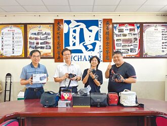 花蓮中華宜昌國小 受贈60台二手相機