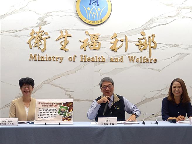 燒烤過程中可能會產生致癌物質「多環芳香族碳氫化合物」（PAHs），食藥署提醒5重點，避免食材沾染到煙霧中的毒性物質。（王家瑜攝）