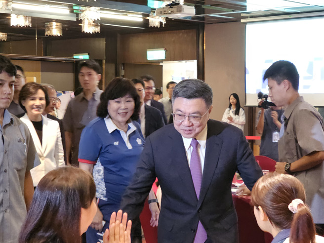 行政院长卓荣泰欢迎巴黎帕运中华代表团。（陈筱琳摄）