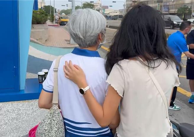 謝沛勳的母親、妻子低調到醫院陪伴。（民眾提供／李京昇台中傳真）