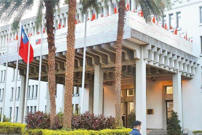 外交部驻奈及利亚前馆长杨文升，被控援交外馆雇用的当地女清洁工，监察院调查后通过弹劾。（图为外交部外观、中时资料照）