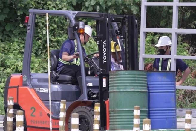 劳动力发展署中彰投分署劳动学苑开办「仓储管理实务与堆高机操作班」，18日将在堆高机操作技术士检定考场举办甄试。（中彰投分署提供）