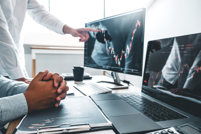 分析师表示，从美国一连串经济数据看来，钟摆稍微偏向硬着陆这一端。（示意图/达志影像/shutterstock）