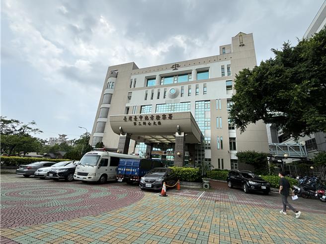 台中市潭子户政所课员涉嫌侵占民眾申办规费，经检方侦办后10日依贪污等罪将他起诉。（冯惠宜摄）