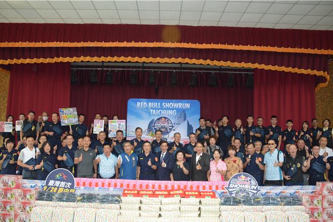 第四警分局於今天下午舉辦「四季平安 咖啡饗宴」巡禮，祝福同仁中秋佳節愉快。（警方提供）
