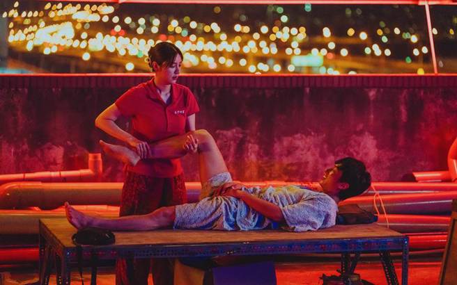 从影多年，郭雪芙终于问鼎金钟奖。右为同样角逐本届金钟奖的刘俊谦。（Netflix提供）