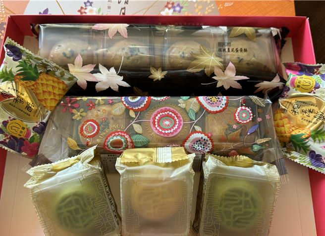 中秋節收到月餅禮盒是傳統禮俗也是美意，但現在卻有不少網友寧將月餅轉售換現金，消保官對此有有話說。圖中月餅與轉售月餅無關。(曹婷婷攝)