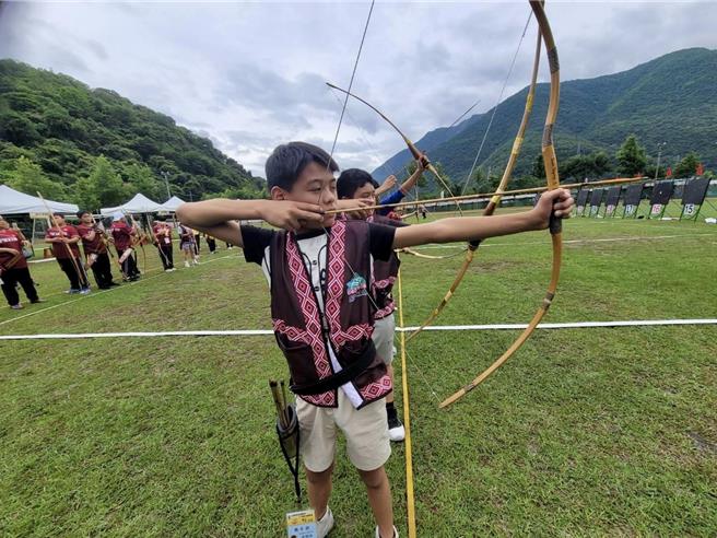 仁愛鄉南豐國小轉型為「南豐德固達雅賽德克族民族小學」，規畫12個主題課程，讓孩子學習賽德克族傳統文化。（校方提供／楊靜茹南投傳真）