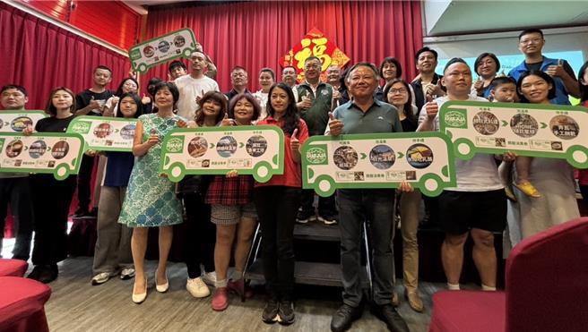 台中大坑商圈11日宣布與經發局合辦「2024玩味大坑」商圈遊程，結合在地美食商家推出7條體驗遊程，共同行銷。（馮惠宜攝）