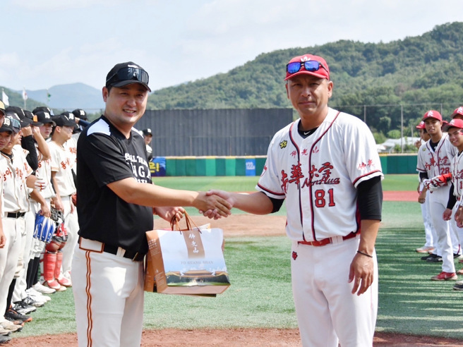 南華大學與延世大學及檀國大學兩所學校簽署體育交流MOU，讓球員們未來有更多國際交流的機會。(照片/南華大學提供)