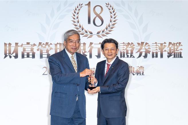 （左）今周刊董事长谢金河、（右）元富证券财富管理部林俊桐副总经理。图／元富证券提供