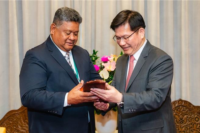 外交部长林佳龙11日中午款宴帛琉国务部长艾古斯一行。（取自林佳龙脸书）