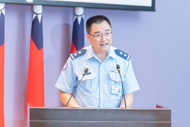 空軍司令部參謀長王德揚中將說明，已發布「天安作業」，針對幻象機隊執行特檢，以維飛行安全。（記者陳怡璿攝）