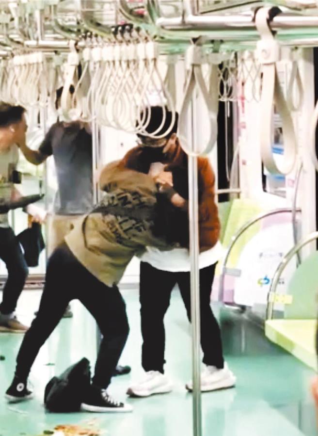 19歲洪姓男子5月間犯下中捷隨機砍人案，造成長髮哥及呂姓少年受傷。（本報資料照片）