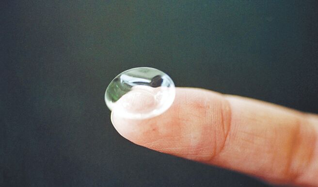 随着制造品质精良和规模化降低成本，台厂隐形眼镜逐渐展现强大的竞争力。图／本报资料照片