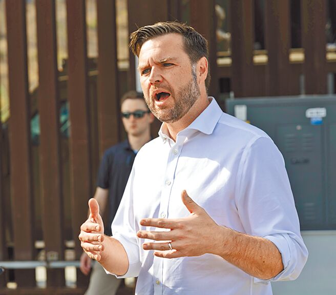 美国总统候选人川普的副手范斯（JD Vance）等共和党高层，9日试图编造谣言，指责海地移民食用猫和宠物鸭。（美联社）