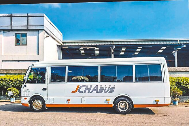 新竹客运将于年底停驶新竹县公车路线，后续由捷乘客运、亦捷科际整合公司接棒，9月起同步与新竹县敬老爱心卡无缝接轨。（罗浚滨摄）