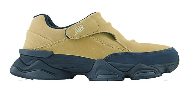 运动品牌New Balance打造的「NB GREY台中形象店」于21日开幕，同时独家开卖限量鞋款，全新8040系列（见图）融合鞋款9060的经典钻石大底与户外越野元素，并以鞋面一片式的魔鬼毡设计，提升穿脱便捷性。（New Balance提供）