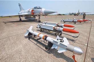 幻象2000墜機非因老舊？王定宇爆空軍調查「可能是外力撞擊引擎」