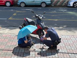 上班途中女騎士突「胸絞痛」 桃園暖警幫撐傘、補水救援