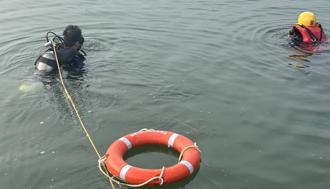 嘉義民眾蘭潭運動遇50歲男落水 消防員救起送醫不治