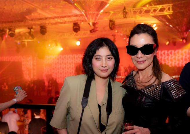 何超仪（左）和杨紫琼有多年的好交情。（摘自何超仪微博）