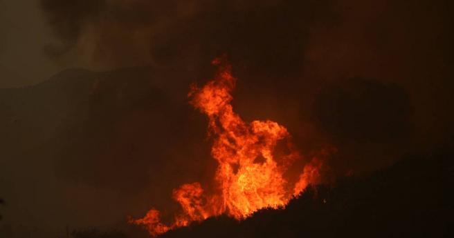 美國南加州野外發生大火。（圖／美聯社／達志影像）